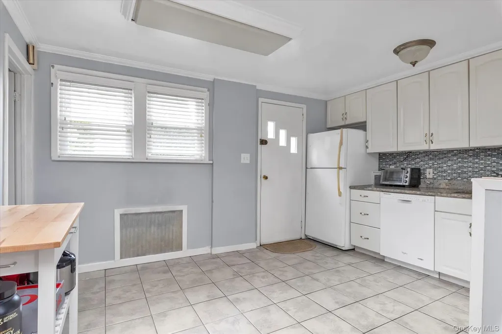 35 Manor Road Lynbrook NY 11563