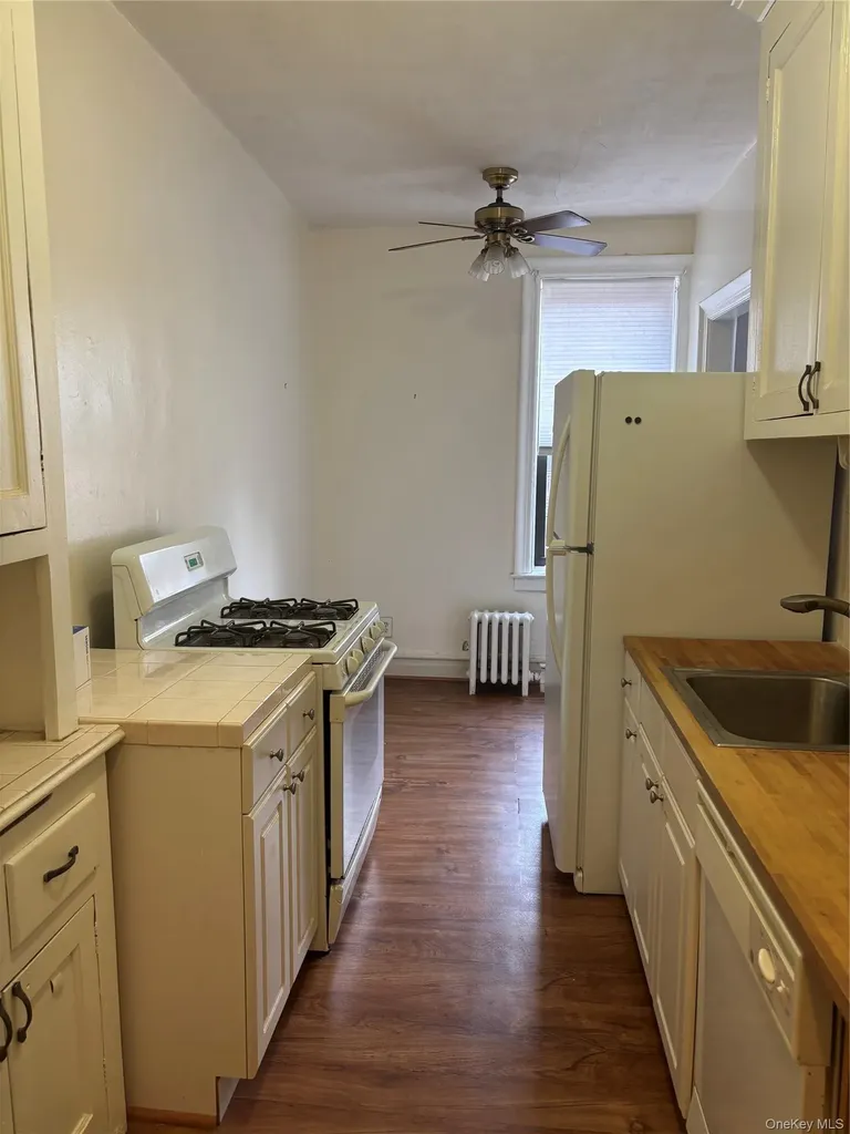 160-15 Powells Cove Boulevard Beechhurst NY 11357