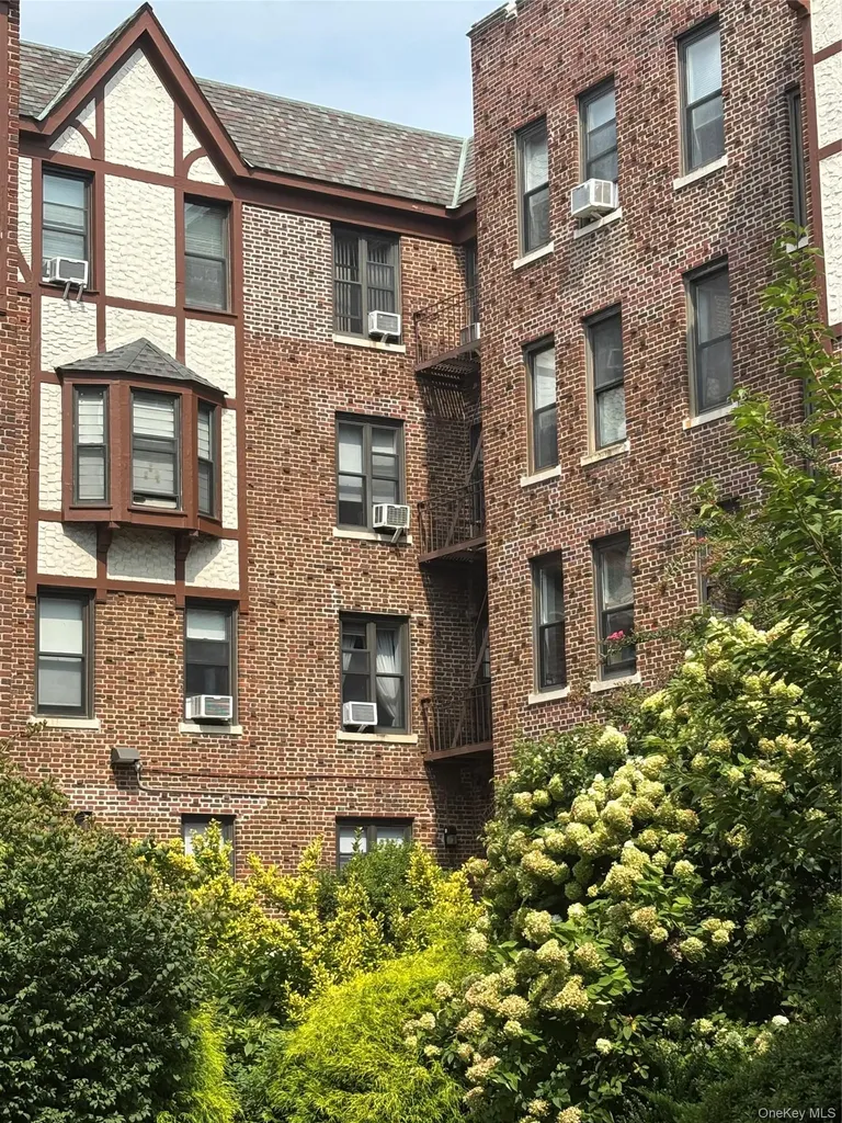 160-15 Powells Cove Boulevard Beechhurst NY 11357