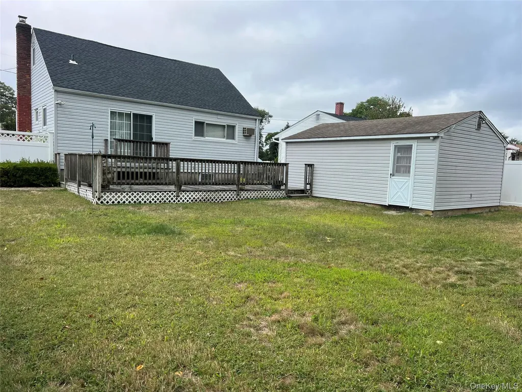 1727 Pine Grove Boulevard Bay Shore NY 11706