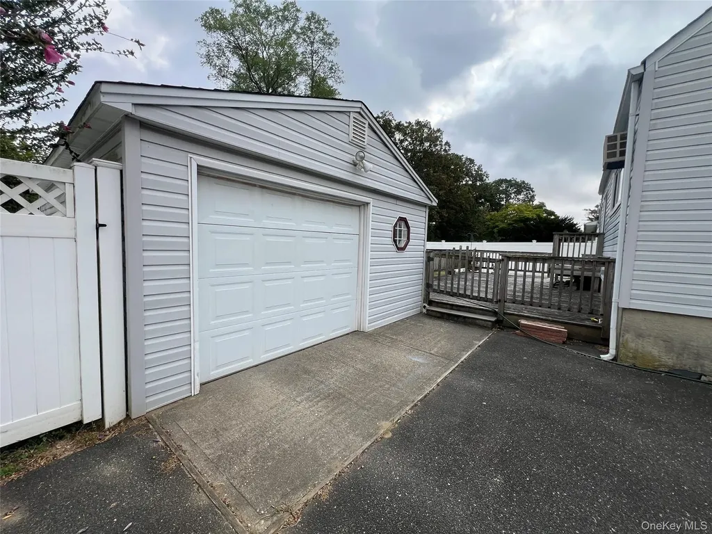 1727 Pine Grove Boulevard Bay Shore NY 11706