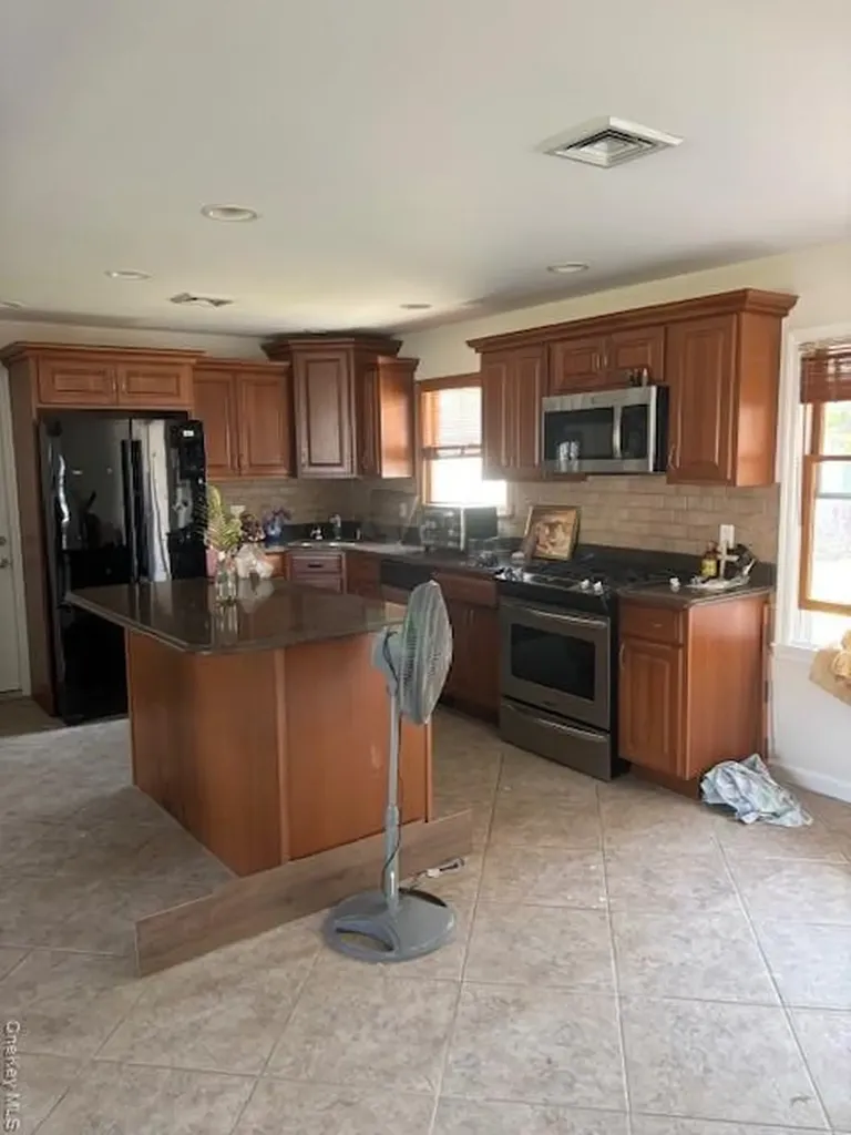 5 Oceanview Avenue Valley Stream NY 11581