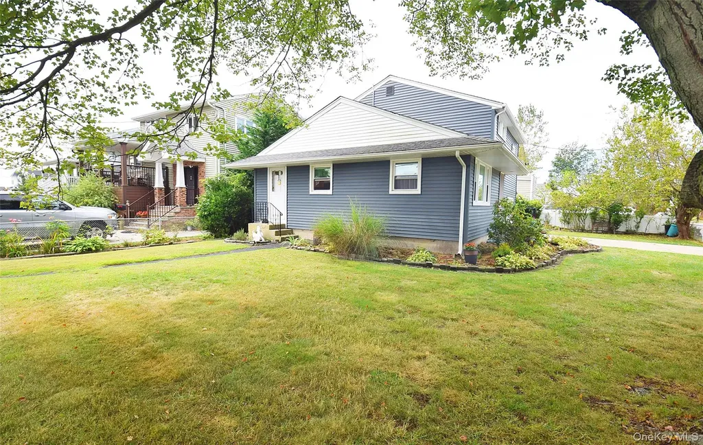200 Cedar Lane Babylon NY 11702