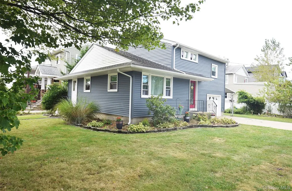 200 Cedar Lane Babylon NY 11702