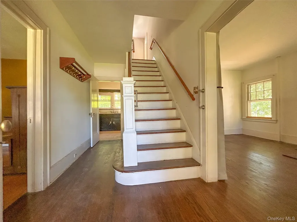 18 Beechwood Park Poughkeepsie NY 12601