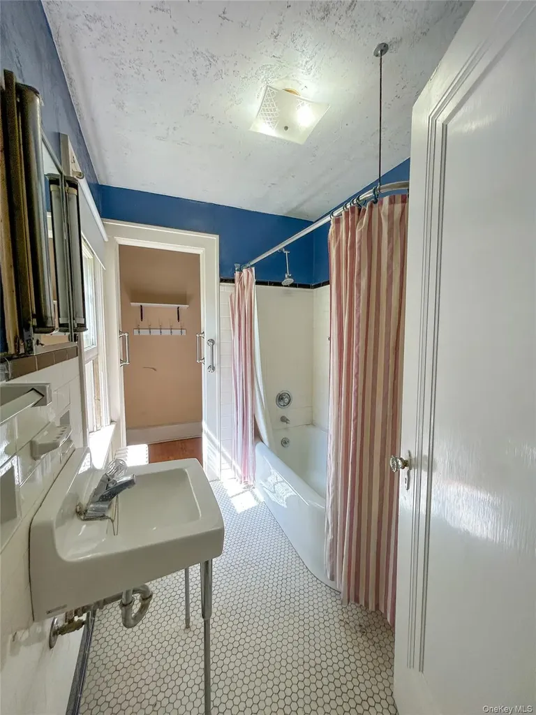 18 Beechwood Park Poughkeepsie NY 12601