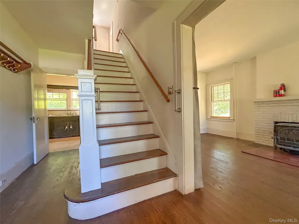 18 Beechwood Park Poughkeepsie NY 12601