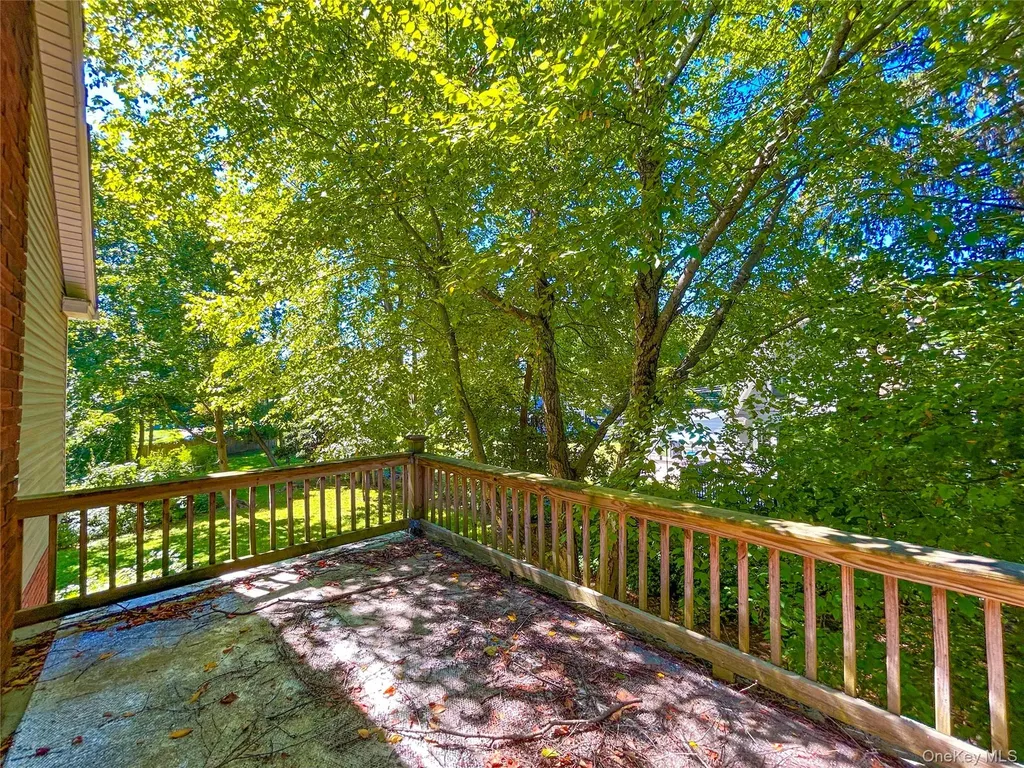 18 Beechwood Park Poughkeepsie NY 12601