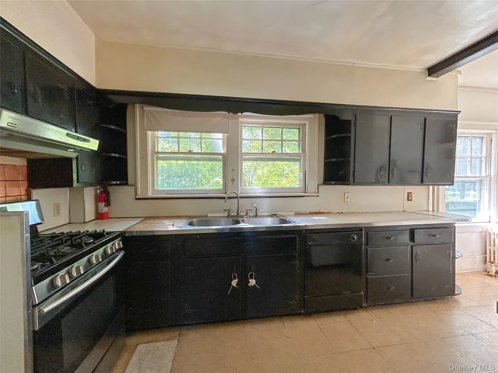 18 Beechwood Park Poughkeepsie NY 12601