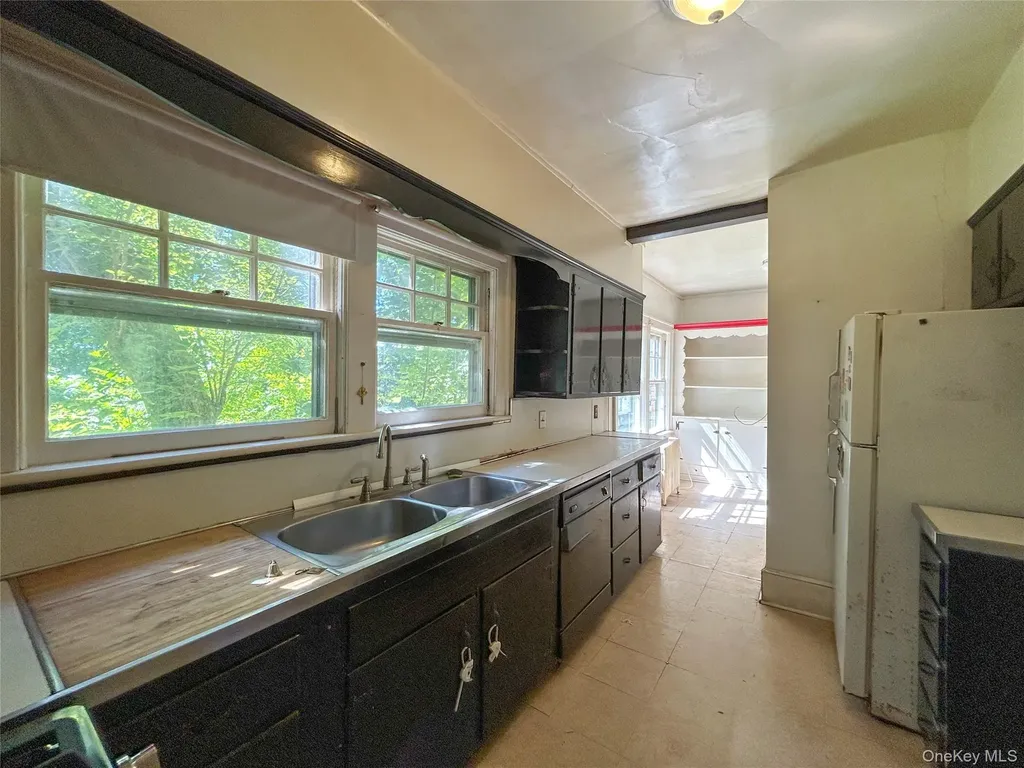 18 Beechwood Park Poughkeepsie NY 12601