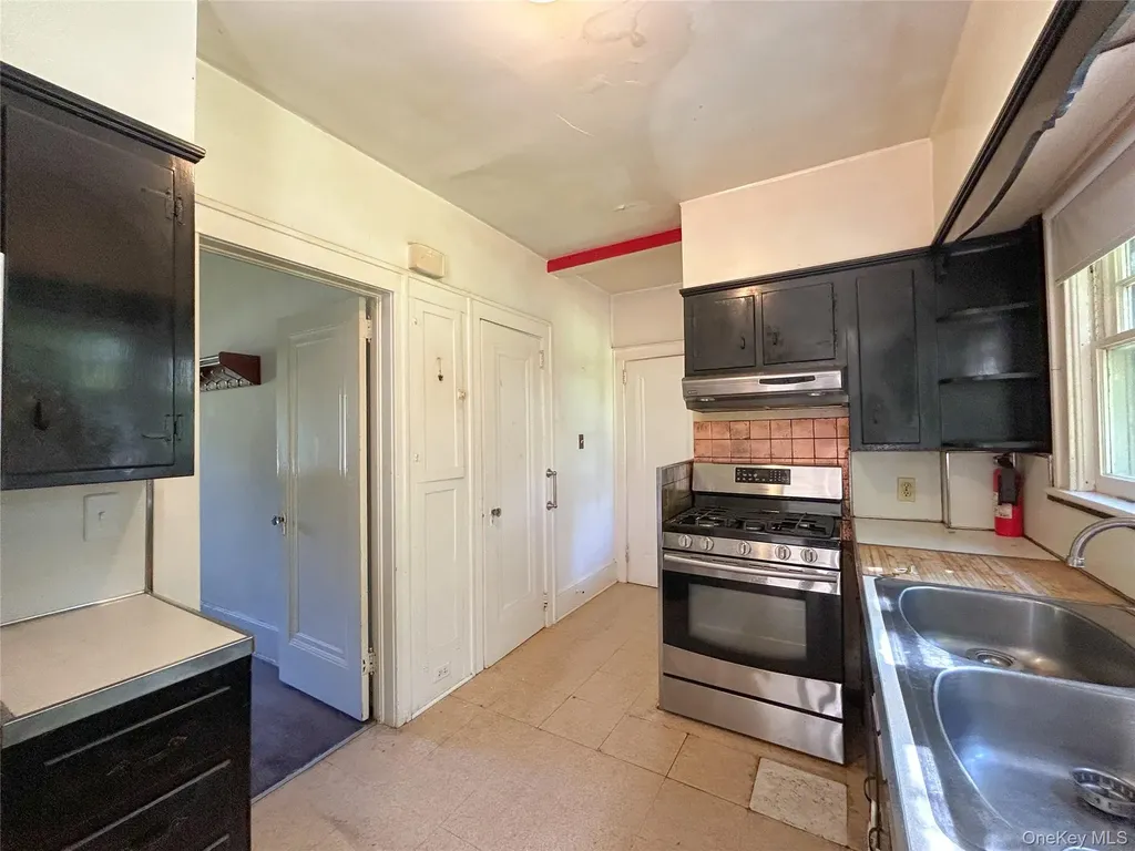 18 Beechwood Park Poughkeepsie NY 12601