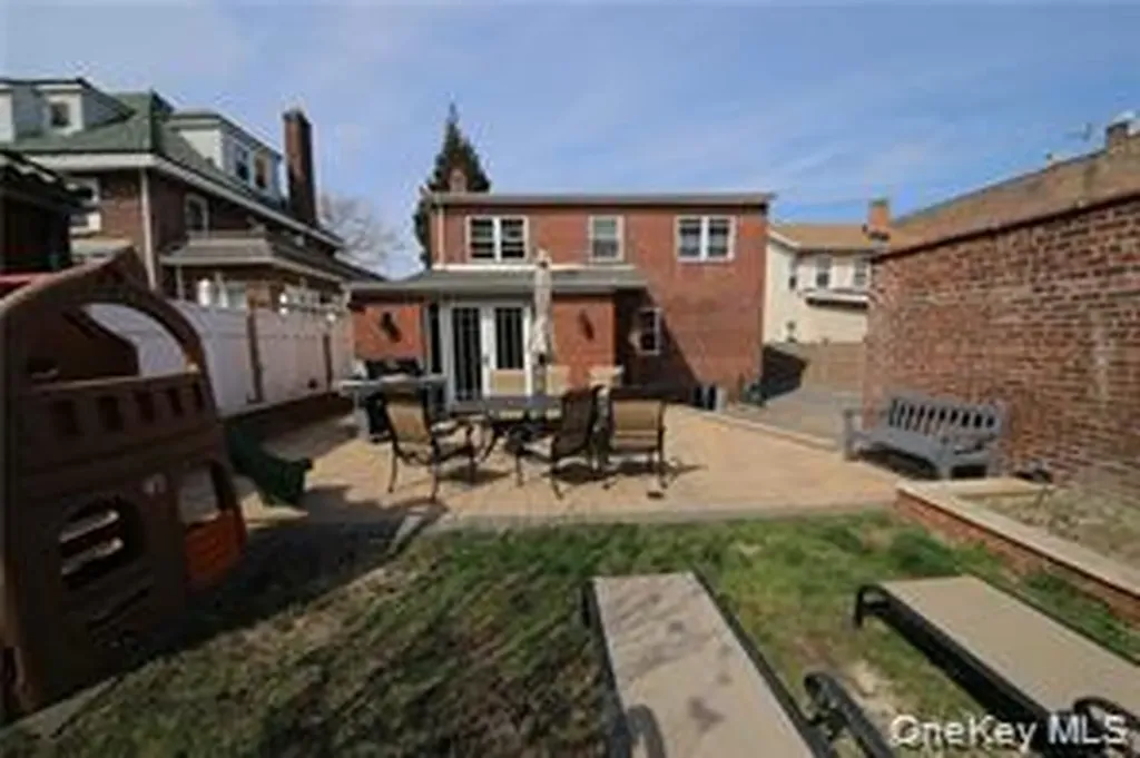 2032 Hobart Avenue Bronx NY 10461