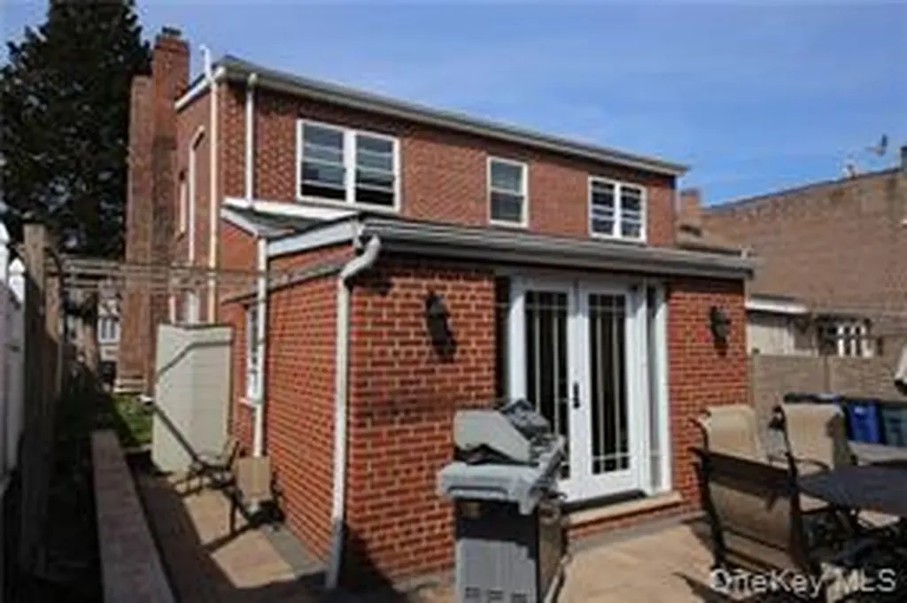 2032 Hobart Avenue Bronx NY 10461