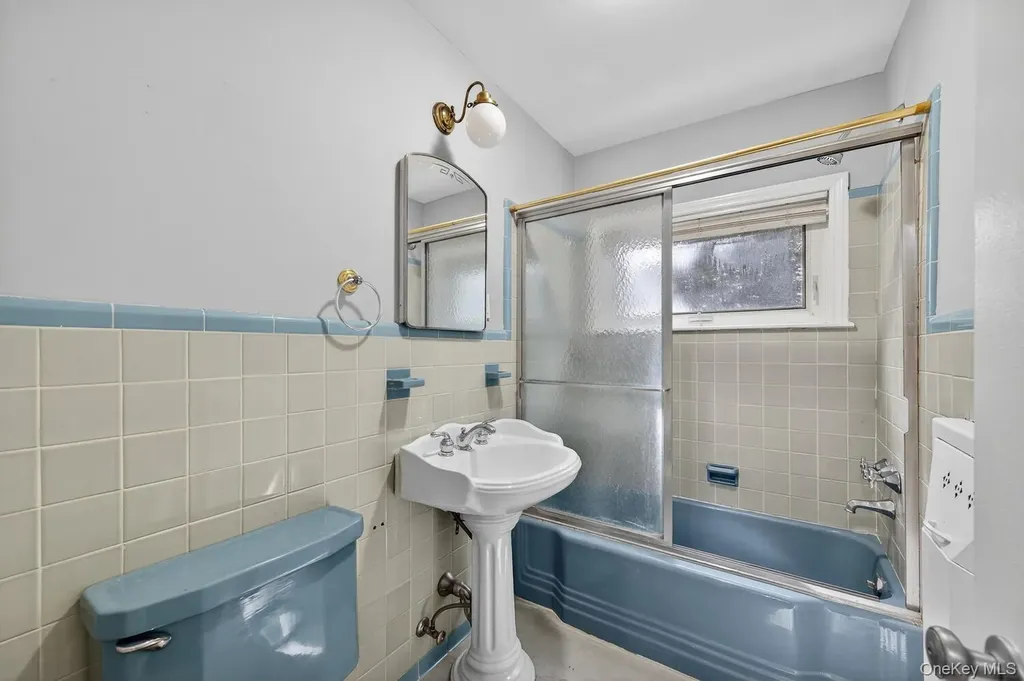 12 Griffith Lane Huntington NY 11743