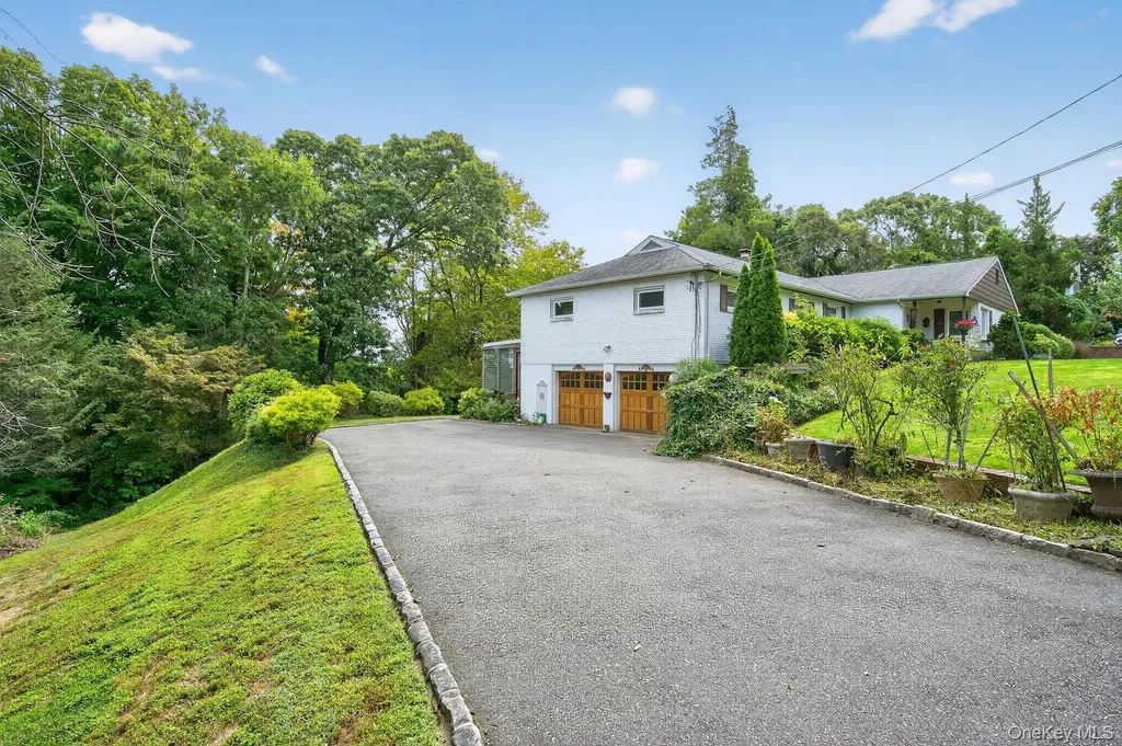 12 Griffith Lane Huntington NY 11743