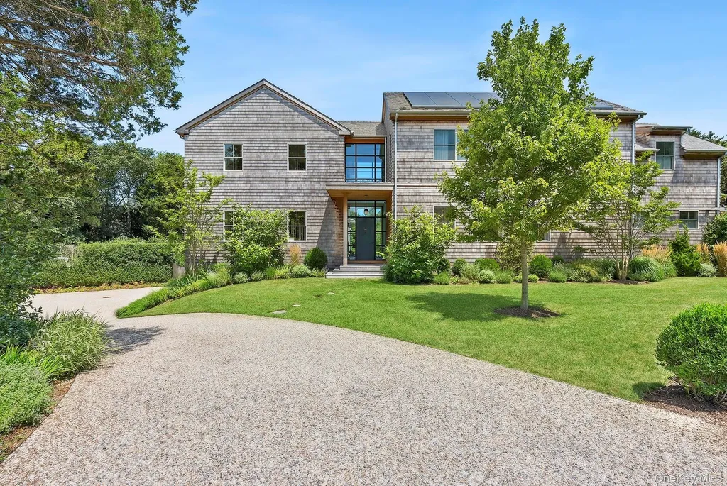 26 Georgian Lane Water Mill NY 11976