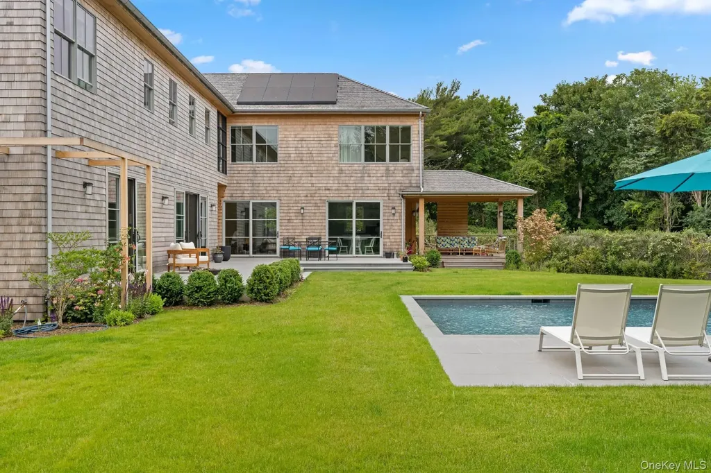 26 Georgian Lane Water Mill NY 11976