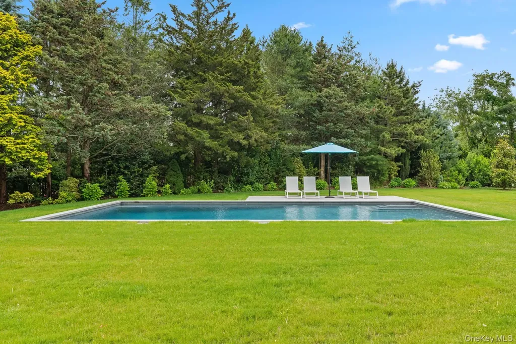 26 Georgian Lane Water Mill NY 11976