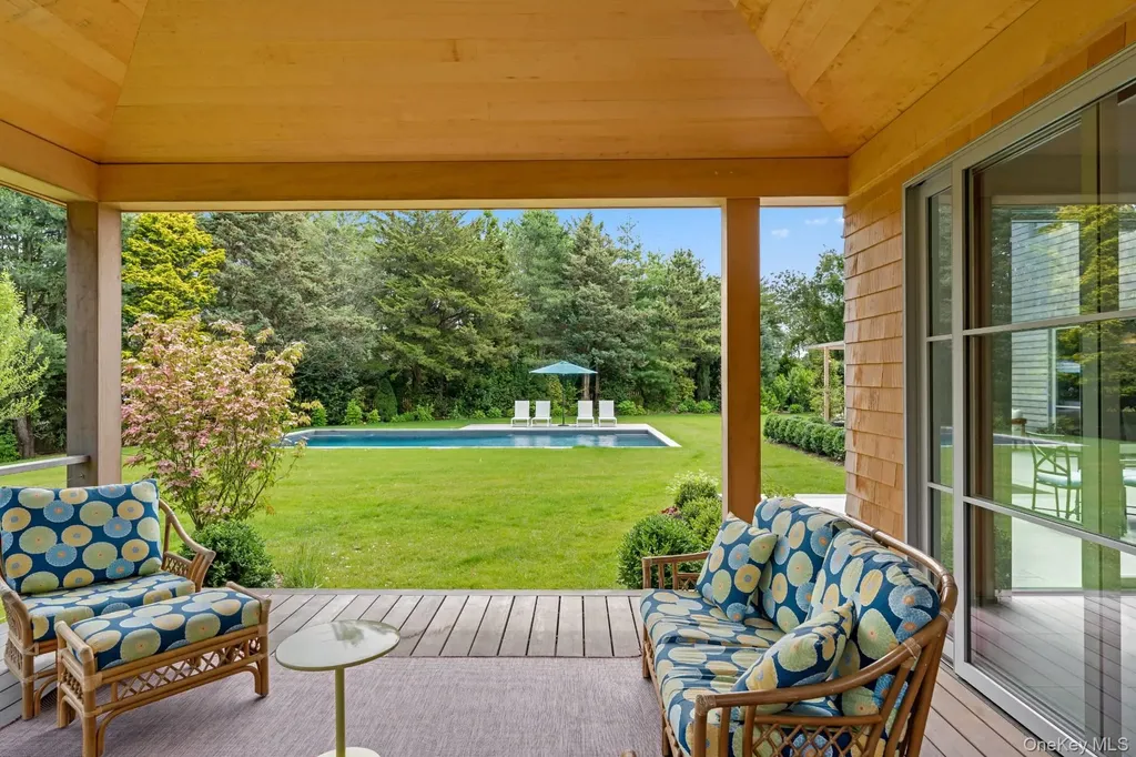 26 Georgian Lane Water Mill NY 11976