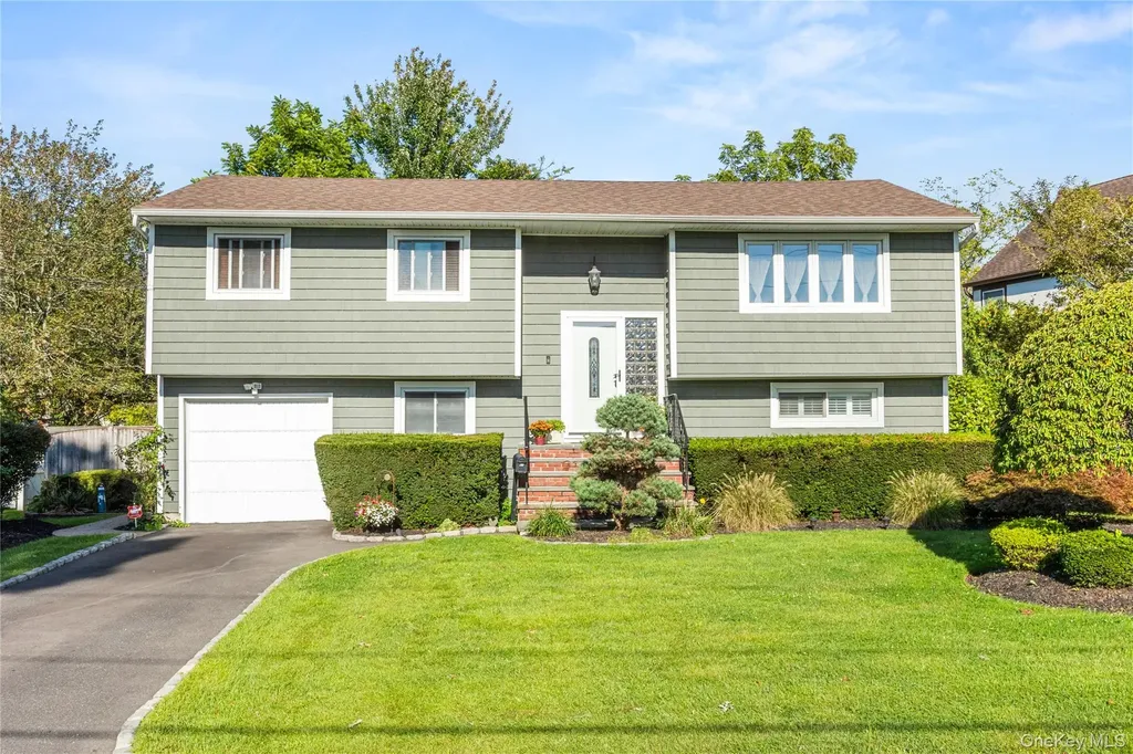 67 Hemlock Lane Bay Shore NY 11706