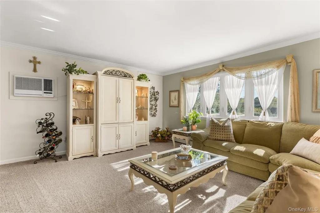 67 Hemlock Lane Bay Shore NY 11706