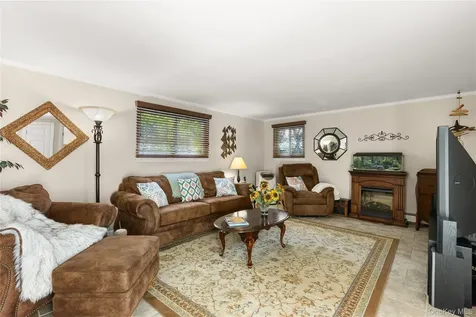 67 Hemlock Lane Bay Shore NY 11706