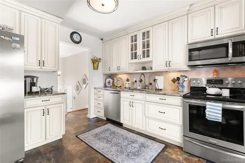 67 Hemlock Lane Bay Shore NY 11706