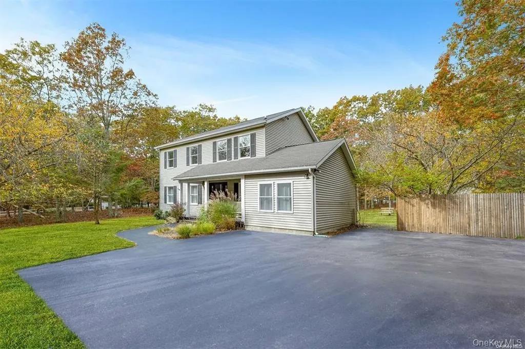 4 Wooded Lane Hampton Bays NY 11946