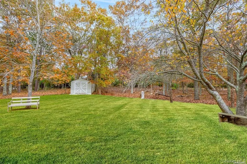 4 Wooded Lane Hampton Bays NY 11946