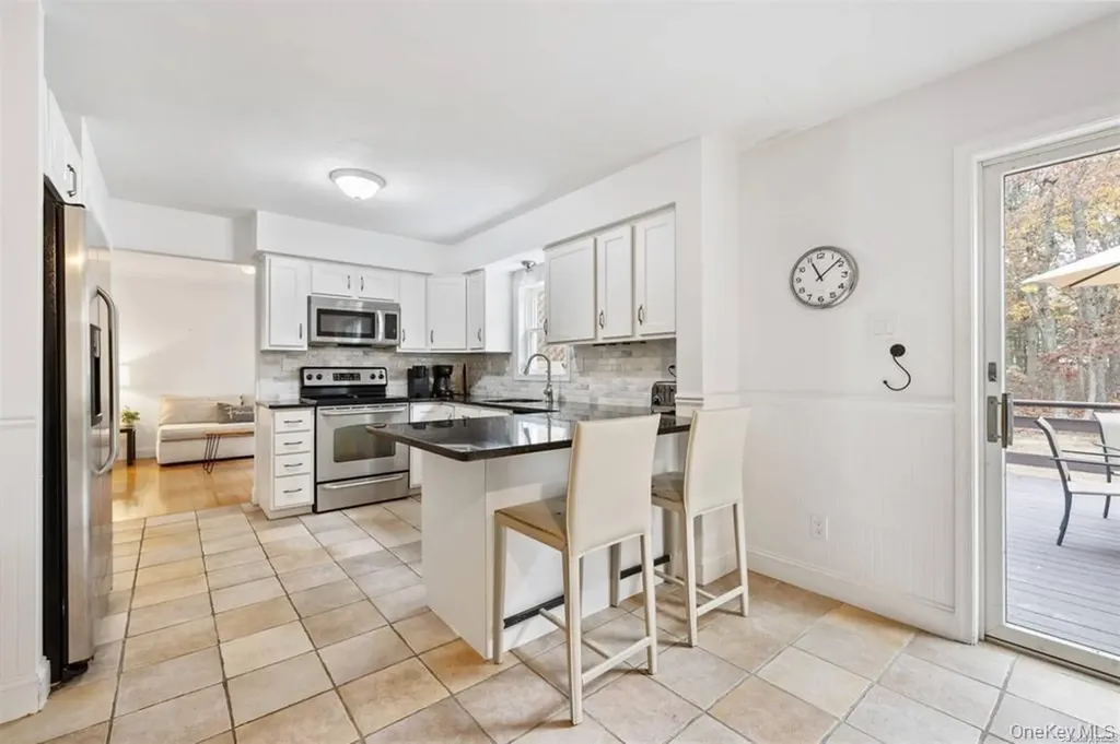4 Wooded Lane Hampton Bays NY 11946