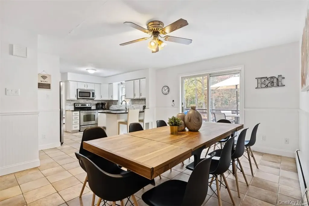 4 Wooded Lane Hampton Bays NY 11946