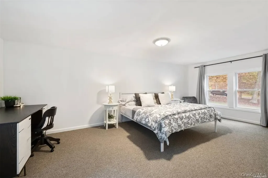 4 Wooded Lane Hampton Bays NY 11946