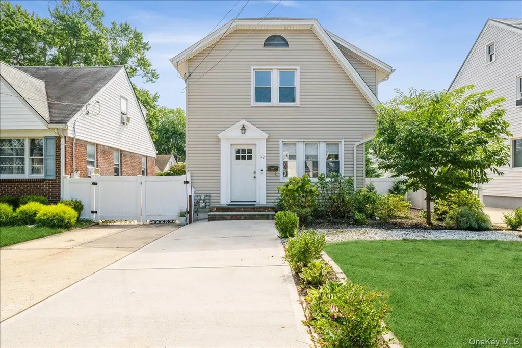 42 Stuart Avenue Malverne NY 11565