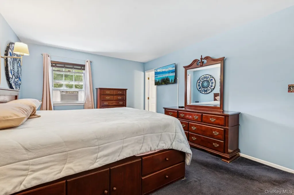 46 Broadway Shirley NY 11967