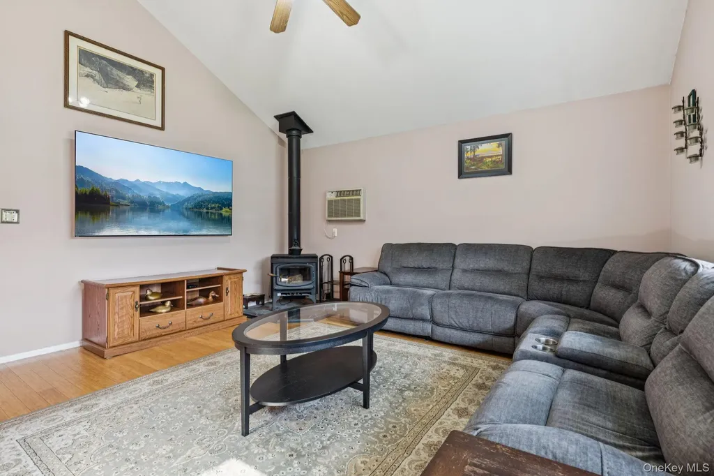 46 Broadway Shirley NY 11967