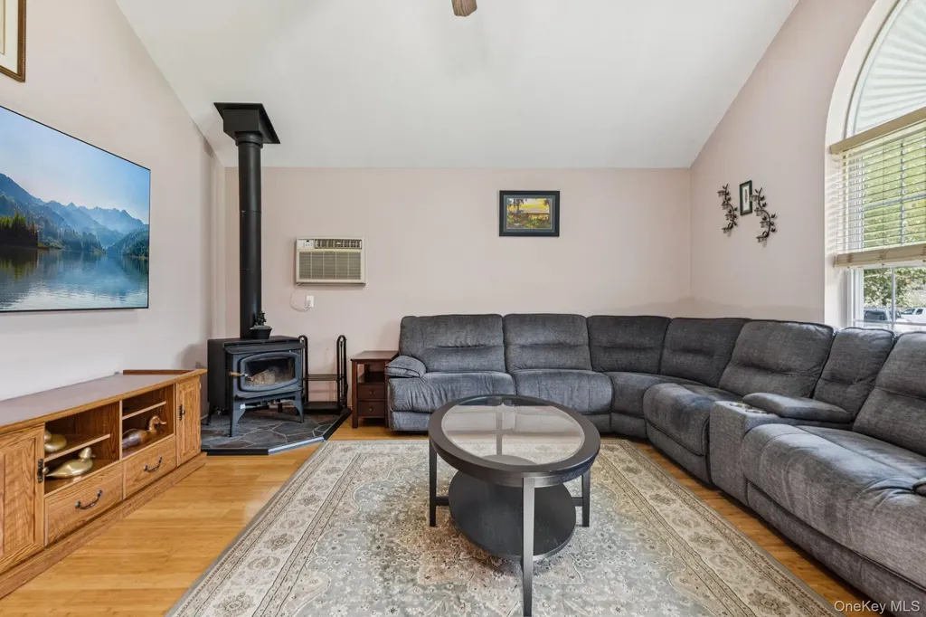 46 Broadway Shirley NY 11967