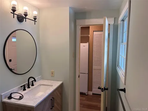 61 Baymens Sayville NY 11782