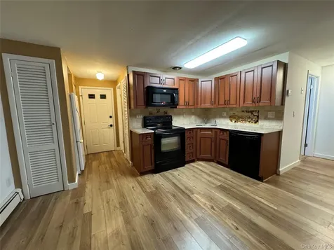 61 Baymens Sayville NY 11782