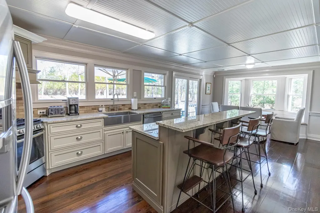 6 Bayview Terrace Hampton Bays NY 11946