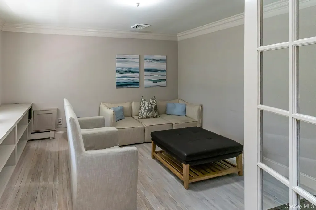 6 Bayview Terrace Hampton Bays NY 11946