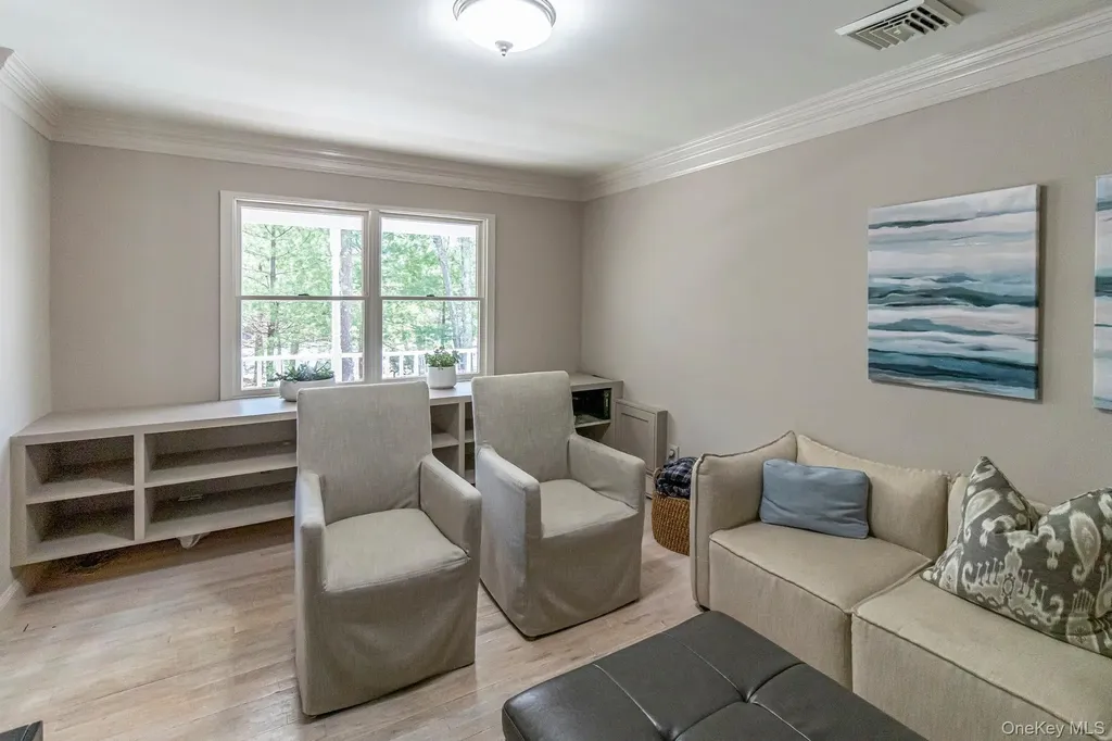 6 Bayview Terrace Hampton Bays NY 11946
