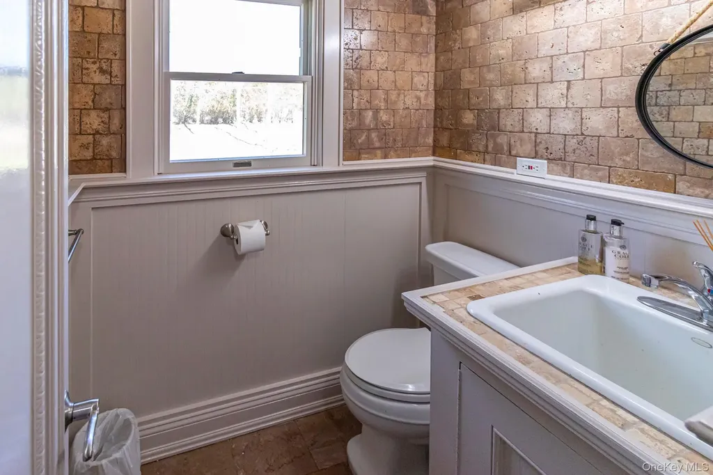 6 Bayview Terrace Hampton Bays NY 11946