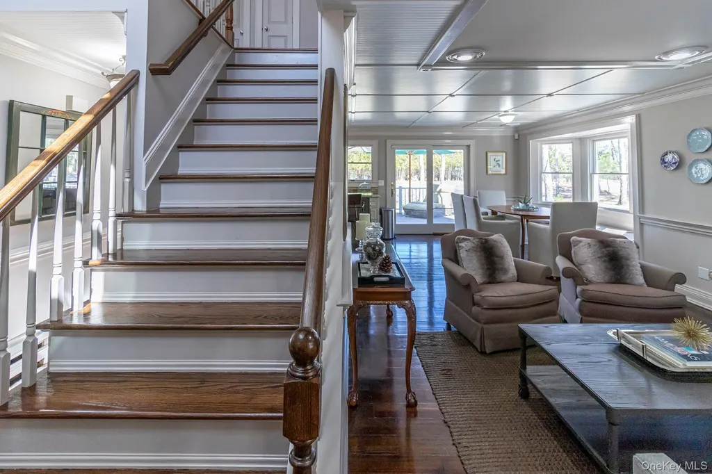 6 Bayview Terrace Hampton Bays NY 11946