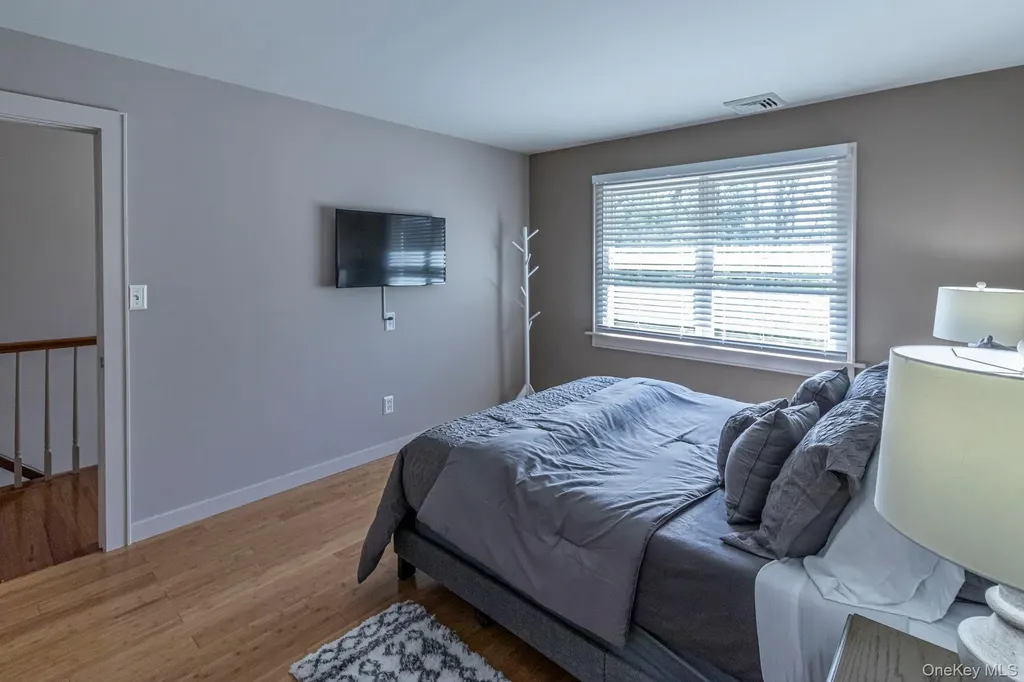 6 Bayview Terrace Hampton Bays NY 11946