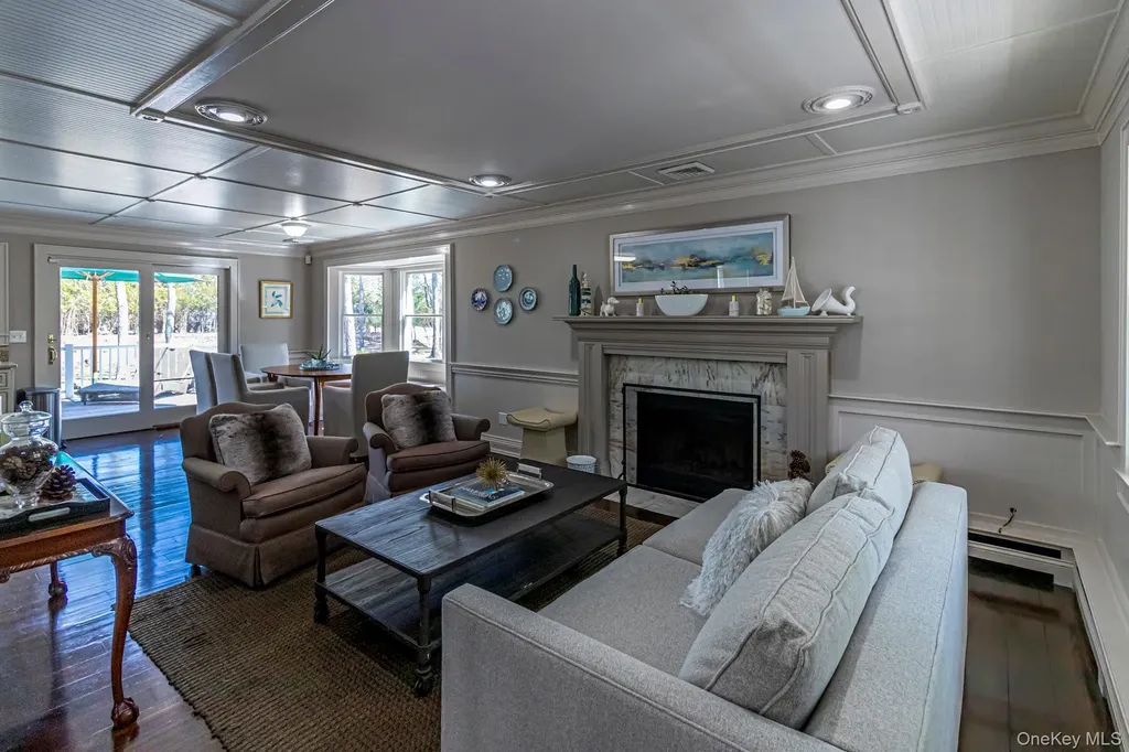 6 Bayview Terrace Hampton Bays NY 11946