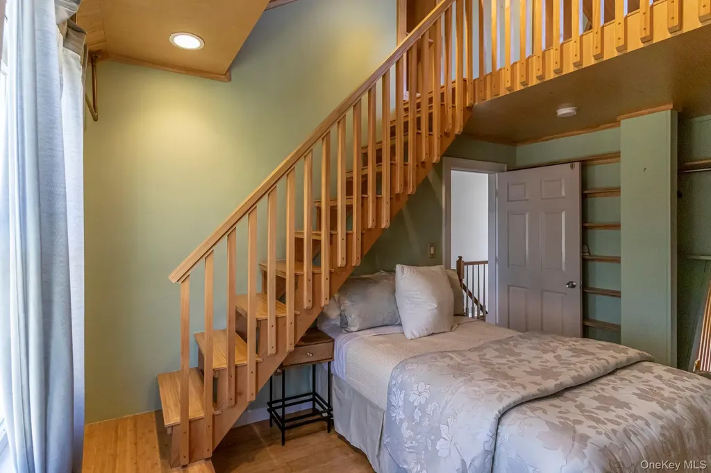 6 Bayview Terrace Hampton Bays NY 11946