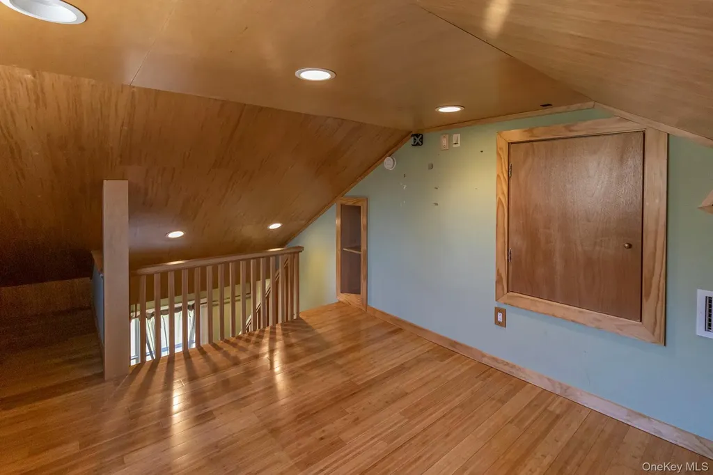 6 Bayview Terrace Hampton Bays NY 11946