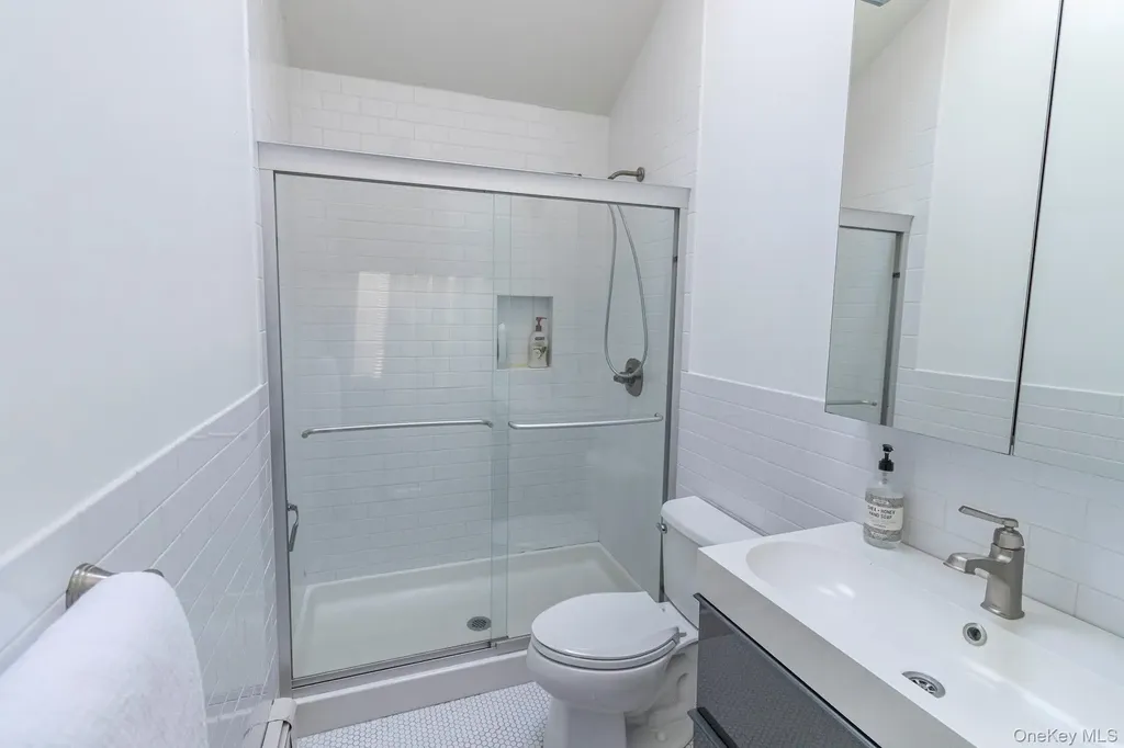 6 Bayview Terrace Hampton Bays NY 11946