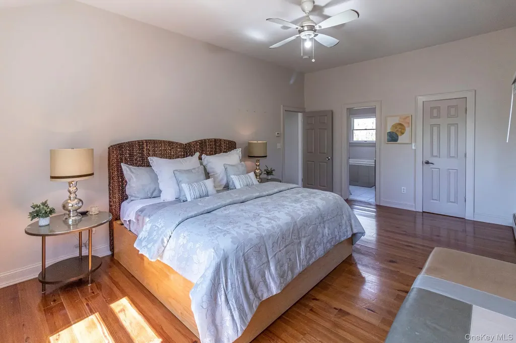 6 Bayview Terrace Hampton Bays NY 11946
