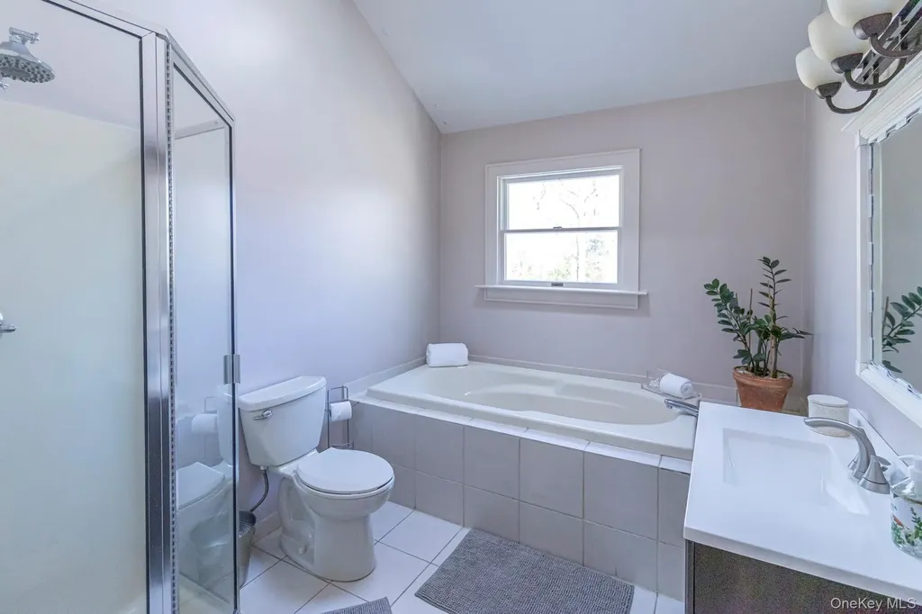 6 Bayview Terrace Hampton Bays NY 11946
